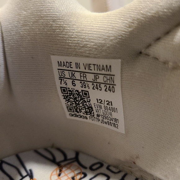 ADIDAS DISNEY COLAB: Wavian Bambi Inspired Sneakers - Picture 11 of 16